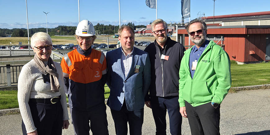 Fra venstre: Ellen Olstad, hovedtillitsvalgt; Eivind Skeie, kvalitetsleder; Trond Vegard Sæle, 1. nestleder i Negotia, Hans-Erik Skjæggerud, YS-leder og Eirik Bornø, forbundsleder i Negotia.